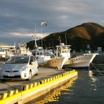 秋刀魚漁から戻った船が並ぶ女川漁港