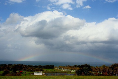 内浦湾、別名、噴火湾に浮かぶ美しい虹