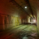 地下発電所へ続く長いトンネル