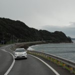 山口県北部の日本海沿を走るプリウスPHV