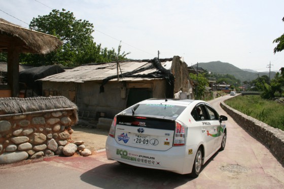 清流沿いに建ち並ぶ伝統的韓家