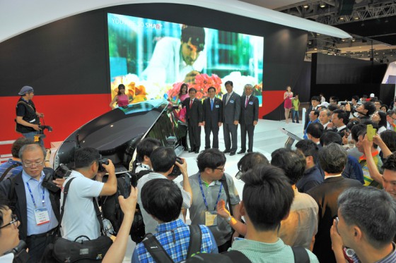 韓国自動車業界、行政のVIPが韓国トヨタブースを訪れた