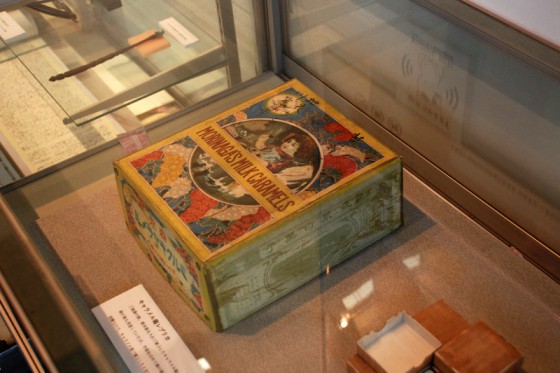 研究資料の粘菌を昭和天皇に献上した時に使用したキャラメル箱
