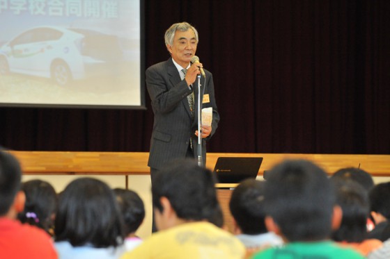鈴木町長の挨拶で飛行船教室が始まった。