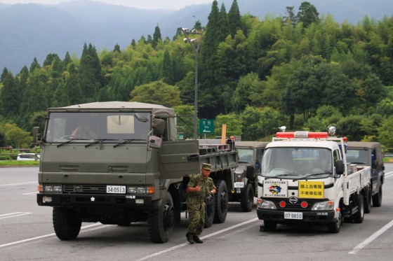 玖珠SAで休憩していると、陸上自衛隊「爆発物処理班」が入ってきた。