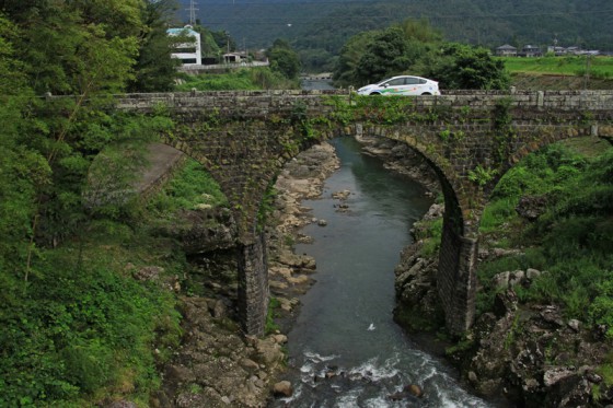 恵良川は“暴れ川”。幾度の洪水にもびくともしないという鳥居橋。